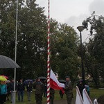 Wciągnięcie flagi Polski na maszt